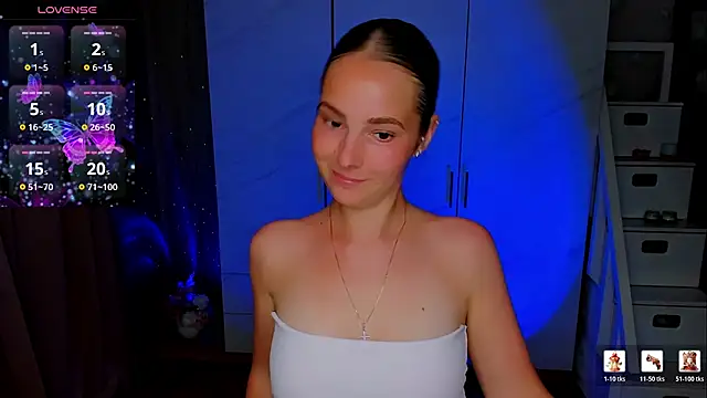 Maddy Wood  online show from July 4, 5:08 pm