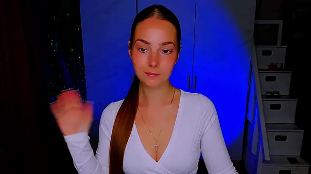 Maddy Wood  online show from July 20, 4:31 pm