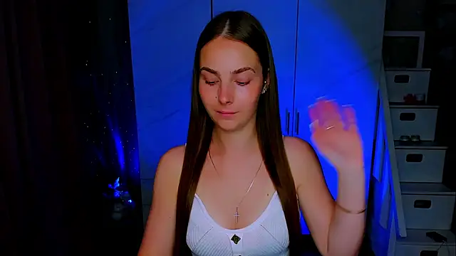Maddy Wood  online show from July 23, 4:05 pm