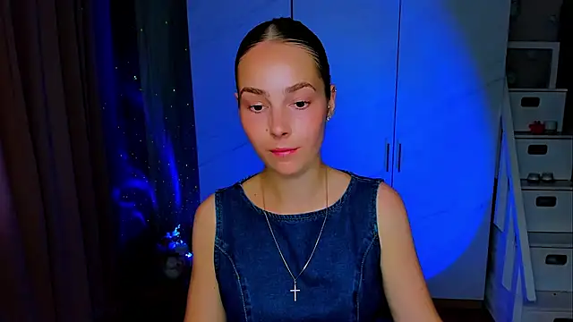 Maddy Wood  online show from July 31, 3:55 pm