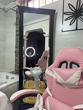 Kiarhatrixie1 online show from March 14, 4:01 pm