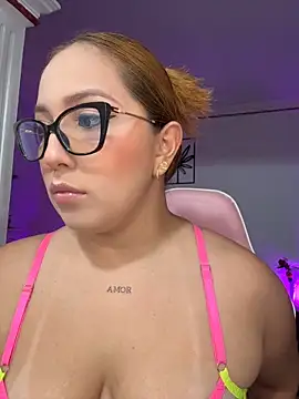 Snapshot of Kiarhatrixie1 chatting on April 18, 5:39 pm Kiarhatrixie1 online show from April 18, 5:39 pm