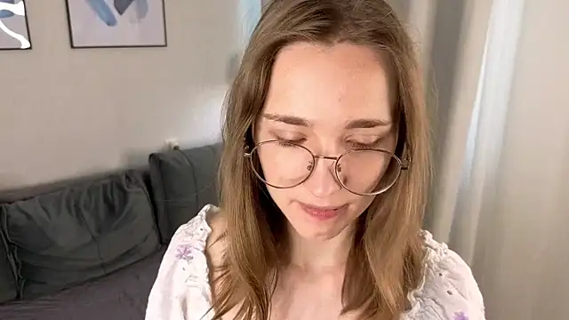 Snapshot of AshleyyJones chatting on June 6, 2:11 pm AshleyyJones online show from June 6, 2:11 pm