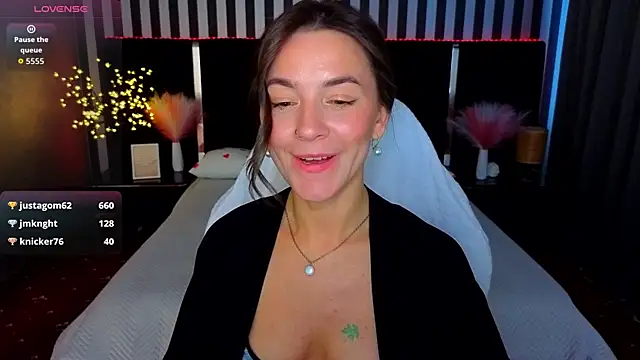 Snapshot of GracefulMichelle chatting on May 12, 8:00 am GracefulMichelle online show from May 12, 8:00 am
