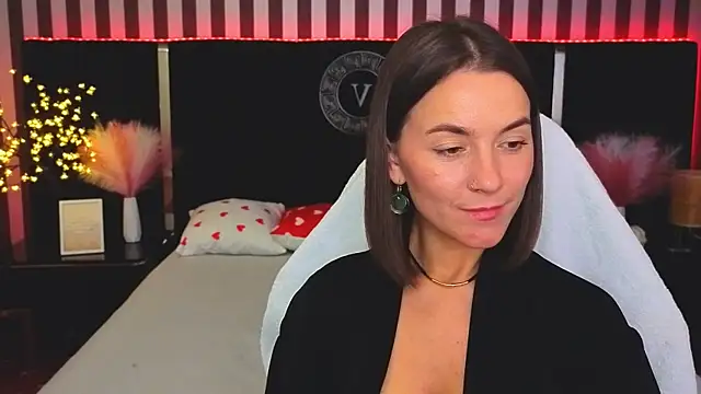 Snapshot of GracefulMichelle chatting on May 19, 1:56 am GracefulMichelle online show from May 19, 1:56 am