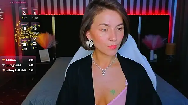 Snapshot of GracefulMichelle chatting on May 25, 8:20 am GracefulMichelle online show from May 25, 8:20 am