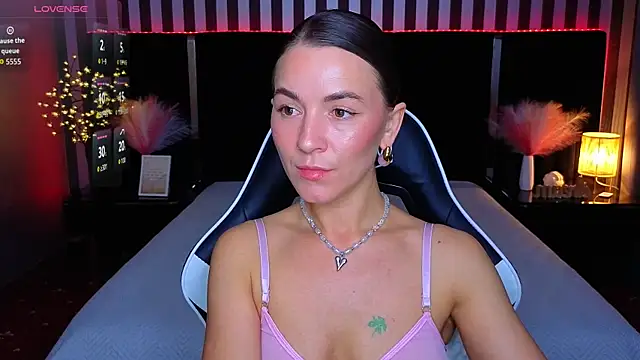 Snapshot of GracefulMichelle chatting on June 9, 7:14 pm GracefulMichelle online show from June 9, 7:14 pm