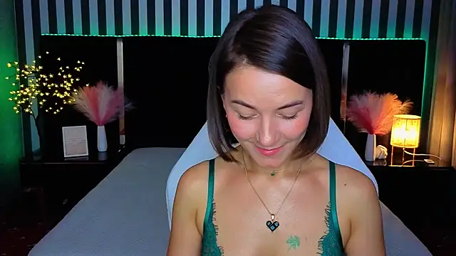 Snapshot of GracefulMichelle chatting on June 15, 7:16 pm GracefulMichelle online show from June 15, 7:16 pm