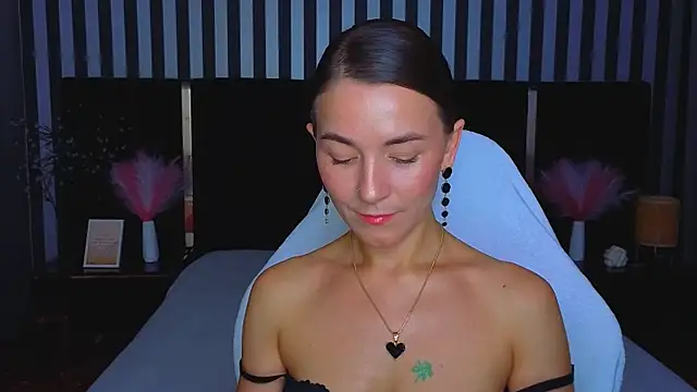 Snapshot of GracefulMichelle chatting on June 20, 7:27 pm GracefulMichelle online show from June 20, 7:27 pm