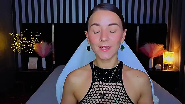 Snapshot of GracefulMichelle chatting on June 22, 7:11 pm GracefulMichelle online show from June 22, 7:11 pm