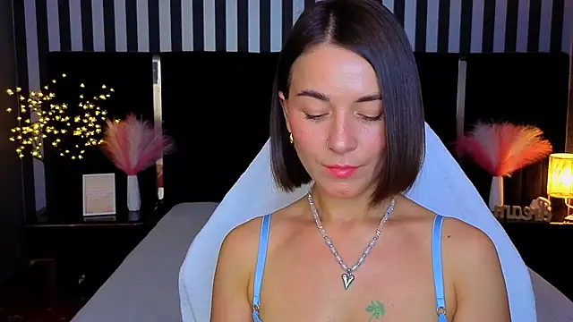Snapshot of GracefulMichelle chatting on June 26, 7:40 pm GracefulMichelle online show from June 26, 7:40 pm