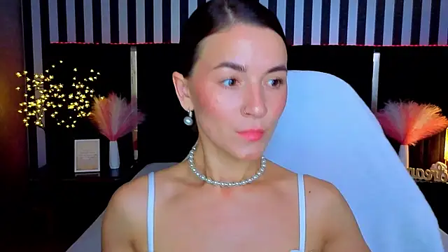 Snapshot of GracefulMichelle chatting on June 27, 7:41 pm GracefulMichelle online show from June 27, 7:41 pm