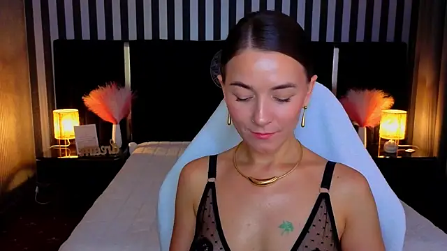 Snapshot of GracefulMichelle chatting on July 18, 7:17 pm GracefulMichelle online show from July 18, 7:17 pm