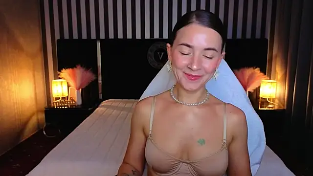 Snapshot of GracefulMichelle chatting on July 26, 7:21 pm GracefulMichelle online show from July 26, 7:21 pm