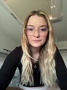 Snapshot of melanieTesss chatting on May 10, 7:57 am melanieTesss online show from May 10, 7:57 am