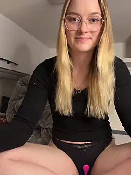 Snapshot of melanieTesss chatting on May 11, 9:04 am melanieTesss online show from May 11, 9:04 am