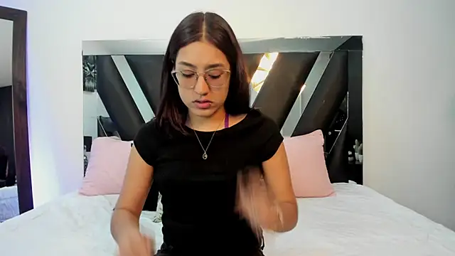 Snapshot of Mia_Iron chatting on May 19, 1:06 pm Mia Iron online show from May 19, 1:06 pm