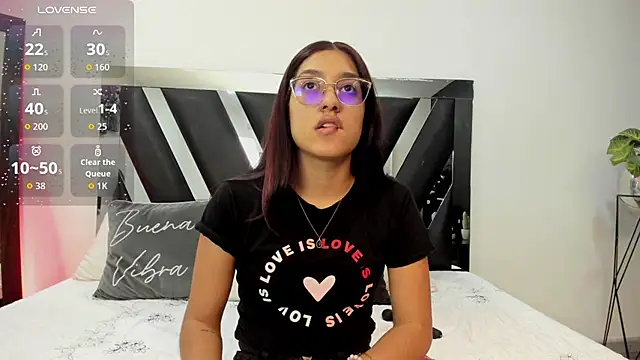 Snapshot of Mia_Iron chatting on May 20, 1:39 pm Mia Iron online show from May 20, 1:39 pm