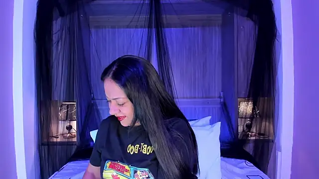 Snapshot of AllieBennet chatting on June 30, 7:37 pm AllieBennet online show from June 30, 7:37 pm