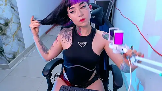 Snapshot of nova_kitttyy chatting on May 5, 1:24 am nova kitttyy online show from May 5, 1:24 am