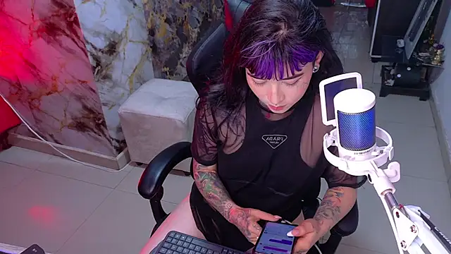 Snapshot of nova_kitttyy chatting on June 17, 4:26 am nova kitttyy online show from June 17, 4:26 am