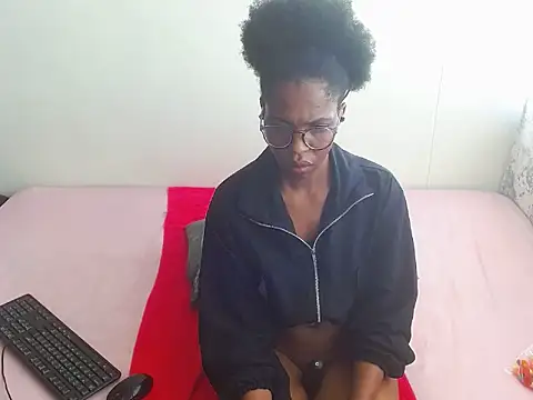 Snapshot of ChocoSlenderXXX chatting on May 25, 5:13 am ChocoSlenderXXX online show from May 25, 5:13 am