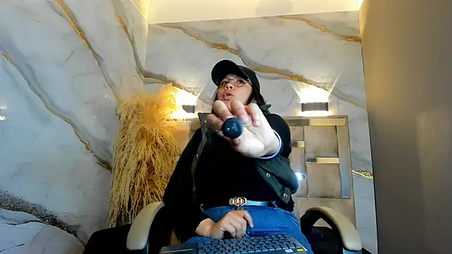 Snapshot of belen_green chatting on May 3, 1:06 pm belen green online show from May 3, 1:06 pm