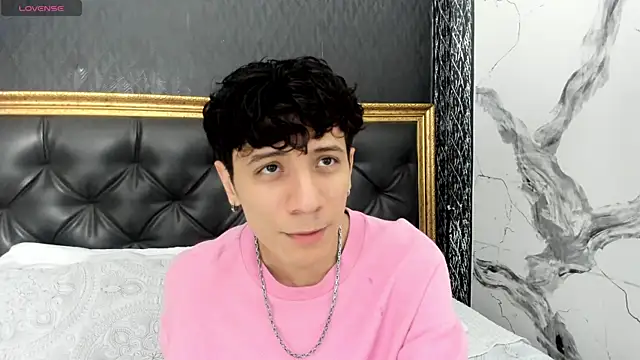 Snapshot of Angel_St1 chatting on May 18, 5:02 am Angel St1 online show from May 18, 5:02 am