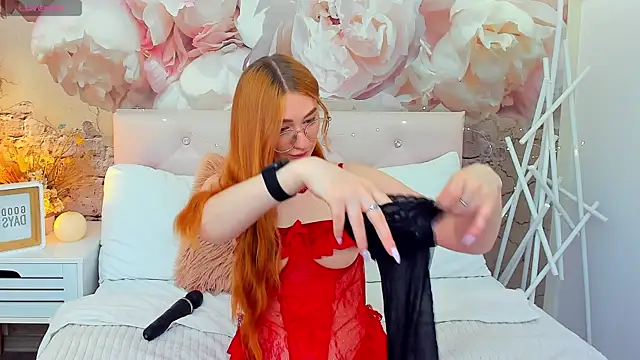 Snapshot of TinaHarp chatting on June 9, 12:17 pm TinaHarp online show from June 9, 12:17 pm