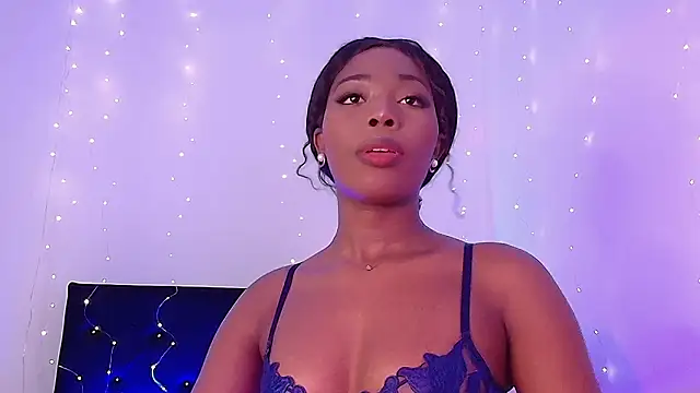 Lunaruiz online show from February 22, 7:45 pm