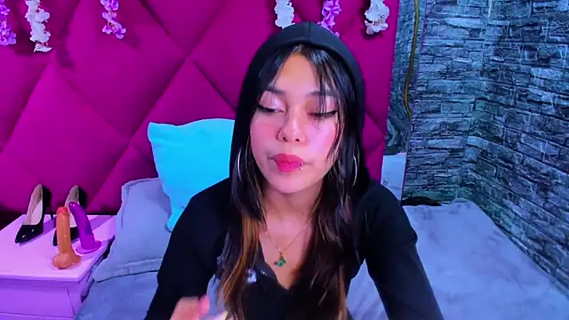 Snapshot of alana_deivis chatting on May 6, 2:40 am alana deivis online show from May 6, 2:40 am
