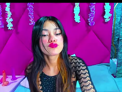 Snapshot of alana_deivis chatting on May 22, 2:51 am alana deivis online show from May 22, 2:51 am