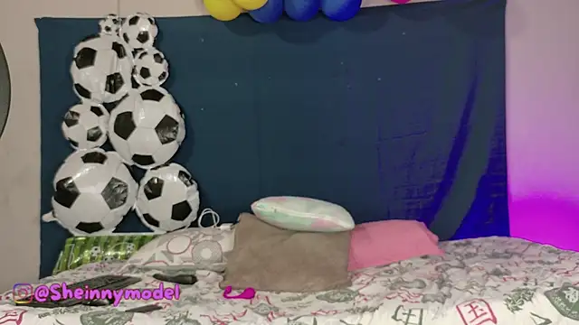 Snapshot of Sheinny_brown1 chatting on June 29, 8:53 pm Sheinny brown1 online show from June 29, 8:53 pm