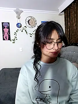 Lili  Clan online show from May 7, 5:13 am