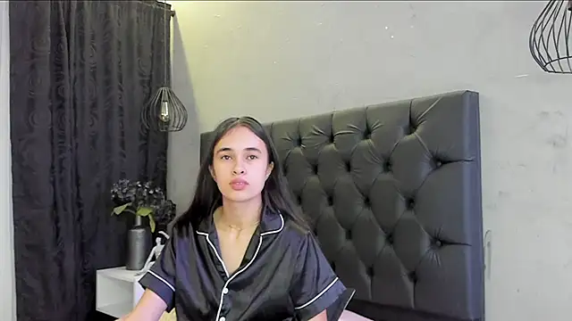 Snapshot of alice__susan chatting on May 31, 11:39 am alice susan online show from May 31, 11:39 am
