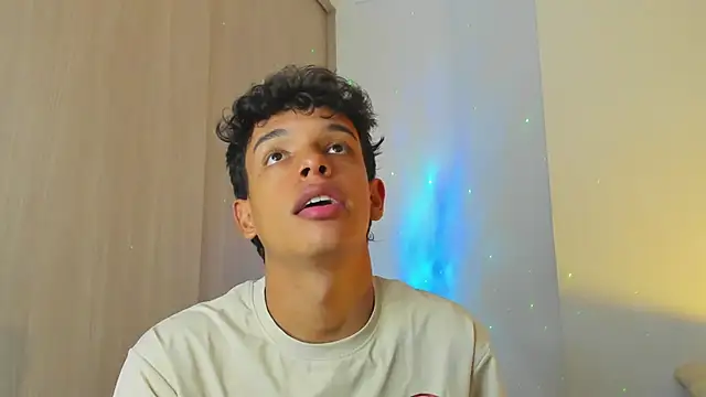 Maxfrost1 online show from June 6, 1:21 am