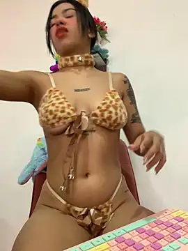 Snapshot of Lily_em chatting on May 29, 7:12 pm Lily em online show from May 29, 7:12 pm