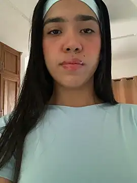 Snapshot of Lily_em chatting on July 6, 12:35 pm Lily em online show from July 6, 12:35 pm