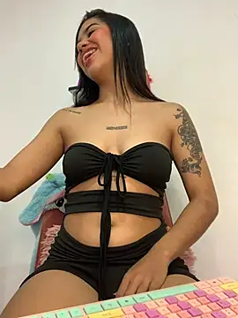 Snapshot of Lily_em chatting on July 28, 2:13 pm Lily em online show from July 28, 2:13 pm