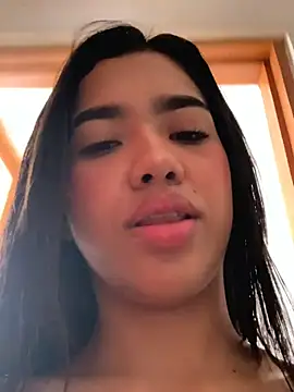 Snapshot of Lily_em chatting on July 28, 3:21 pm Lily em online show from July 28, 3:21 pm