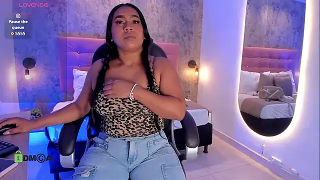 Snapshot of brithanycampbell chatting on May 11, 12:00 pm brithanycampbell online show from May 11, 12:00 pm