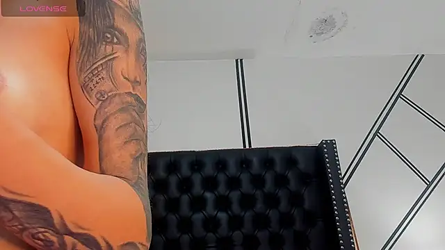 evangeline valencia online show from February 19, 9:33 pm