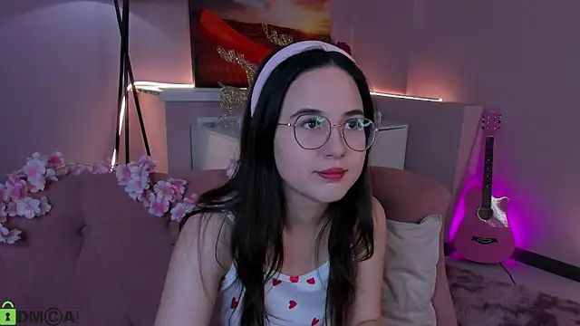 leylamirage online show from February 25, 12:15 pm