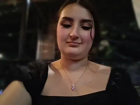 zoe moon   online show from June 14, 12:52 am