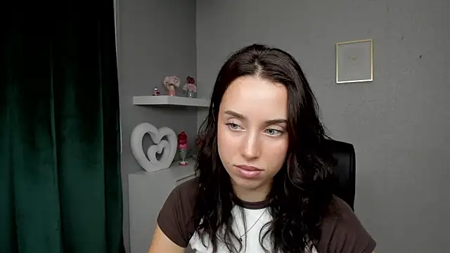 Snapshot of AdeleSolo chatting on June 4, 5:35 am AdeleSolo online show from June 4, 5:35 am
