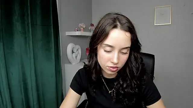 Snapshot of AdeleSolo chatting on June 10, 6:23 am AdeleSolo online show from June 10, 6:23 am