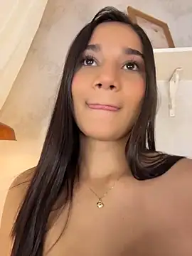 Snapshot of AlessiaVallmont chatting on May 8, 9:20 pm AlessiaVallmont online show from May 8, 9:20 pm
