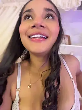 Snapshot of AlessiaVallmont chatting on July 15, 8:03 pm AlessiaVallmont online show from July 15, 8:03 pm