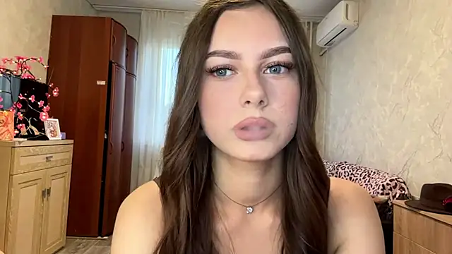 StephaniCute online show from June 7, 4:00 pm