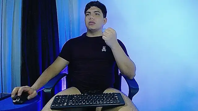 Snapshot of Uriel_Ray_ chatting on March 2, 9:32 pm Uriel Ray online show from March 2, 9:32 pm